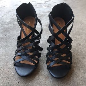 Size 6 Bamboo brand 4in block heels.